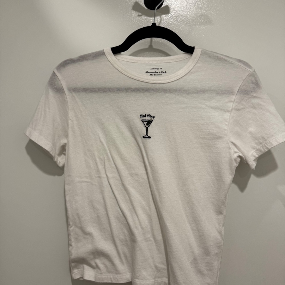 Abercrombie & Fitch Short-Sleeve Martini Graphic Skimming Tee - Picture 3 of 6
